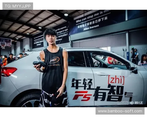 足球明星跨界挑战其他运动展现多才多艺的运动魅力与激情