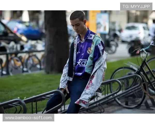 足球明星的时尚日常穿搭解析与风格分享让你也能成为街头焦点